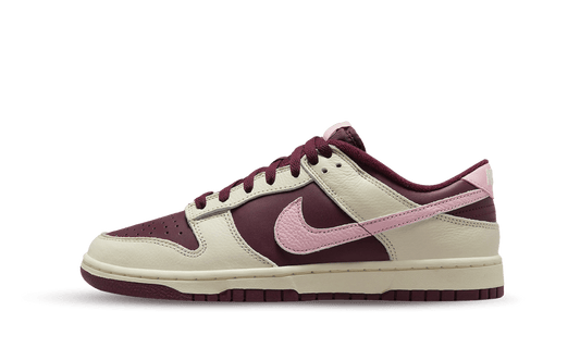 Nike Dunk Low Retro PRM Valentine's Day (2023) - Prism Hype Nike Dunk Low Retro Nike Dunk Low Retro PRM Valentine's Day (2023) Nike Dunk Low 35.5