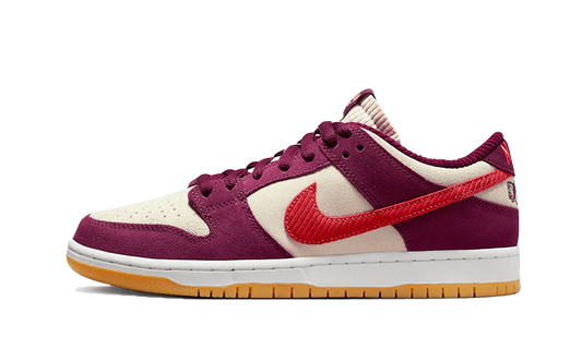 SB Dunk Low Skate Like A Girl Bordeaux - Prism Hype Nike Dunk SB Low SB Dunk Low Skate Like A Girl Bordeaux Nike SB dunk low 36